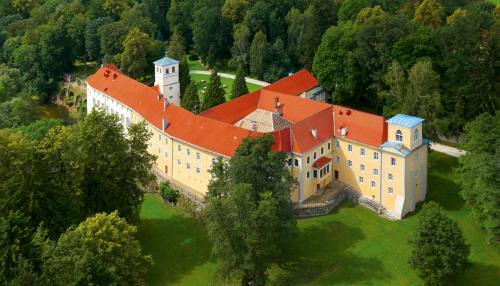 Trzebieszowice Hotel | Zamek Na Skale