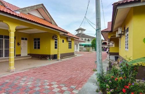 Kawasan Perindustrian Chendering House | Zeeyad Homestay dan Roomstay