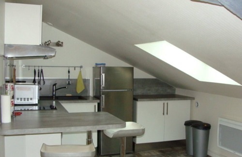 Saint-Cyr-sur-Loire Apartment | Zen apartment under roof, F2