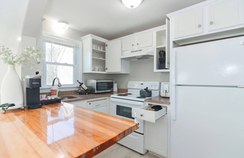 Lowell Apartment | Zen Garden in Lowell w/Parking, Across from UMass Lowell South Campus