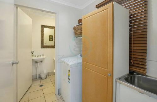 Fannie Bay Apartment | Zen Serene Seascape - Family Pool - BBQ - Markets