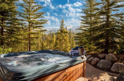 The Highlands House | Zendo by AvantStay Serene Mountain Abode w Hot Tub Views