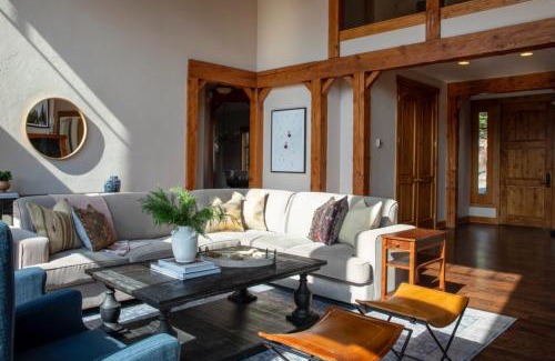 The Highlands House | Zendo by AvantStay Serene Mountain Abode w Hot Tub Views