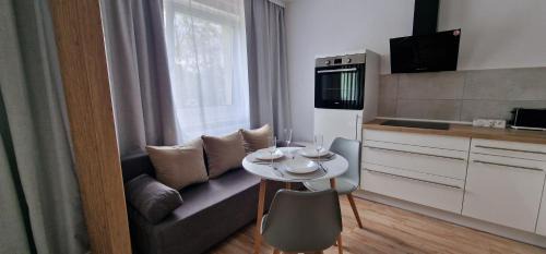 Chemnitz Apartment | Zentrum Apartment - OLED TV - PS4 - Balkon - Parking