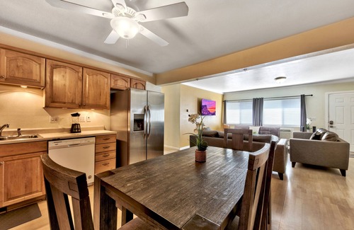 Zephyr Cove House | Zephyr Cove 2 bedroom peek a boo view home for Tahoe Adventures