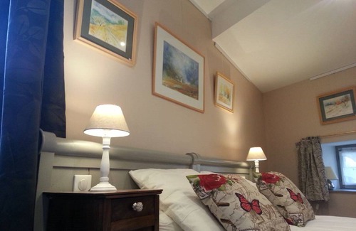 Saint-Haon-le-Chatel House | ZETTE room of the Saint Jacques relay