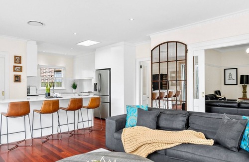 Roseville House | Zeus Fully Furnished Home in Roseville