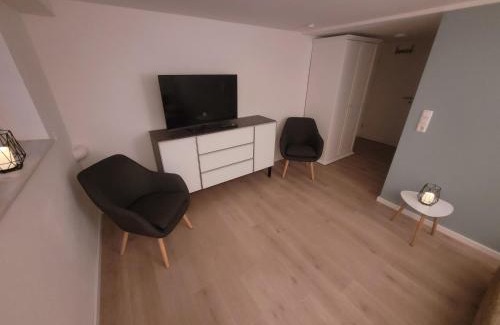 Garßen House | Zimmer im Souterrain mit eigenem Bad