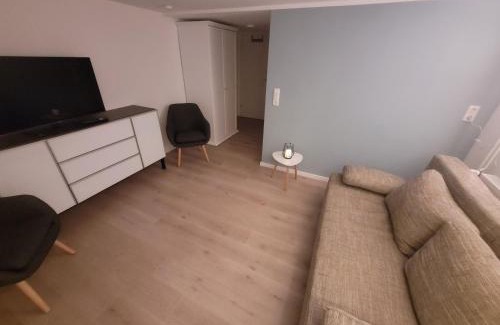 Garßen House | Zimmer im Souterrain mit eigenem Bad