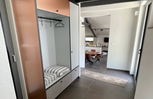 Mutzenich Apartment | Zimmermanns 3 - Stilvoll und Modern mit Außenpool, Sauna und Außenküche