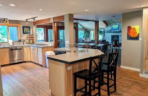Hailey House | Zinc Spur, Spacious Private Retreat, Great for family events, Pet Friendly!