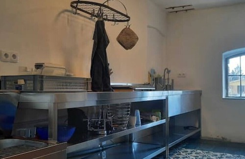 Steinhoefel House | Zirkuswagen: Glamping Küche Parken Hofladen