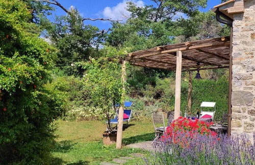 Roccalbegna House | Zolferate: peaceful romantic cottage with private garden