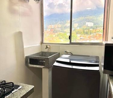 Buenos Aires Apartment | Zona Rosa de Medellín, Ubicación Central Cerca de Centros Comerciales y Tranvía del Metro BA