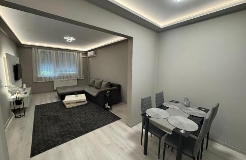 Pusztavacs Apartment | Zora Apartman