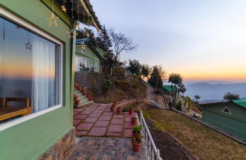 Mallital Hostel | Zostel Plus Nainital (Naina Range)