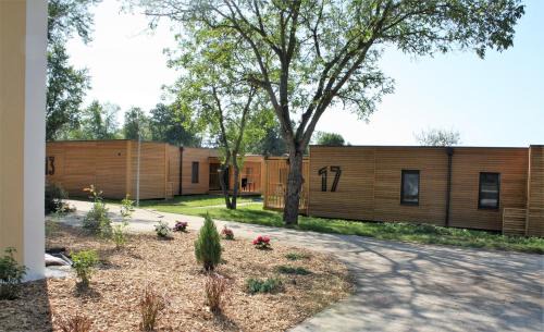 Zsorifurdo Hotel | Zsóry Liget Camping & Resort