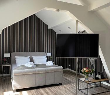 Weida Hotel | "Zur Altstadt - Am Fuße der Osterburg" Gaststätte, Pension, FEWO