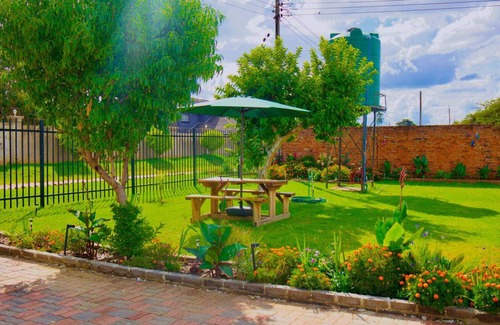 Mount Hampden House | 55 m² House ∙ 2 bedrooms ∙ 4 guests