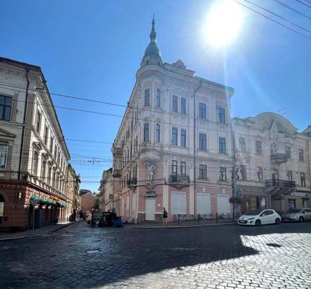 Квартира-студія в історичному центрі міста біля Центральної площі