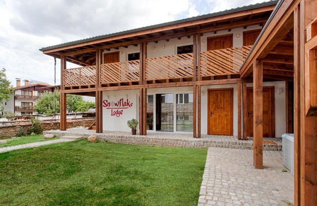 Къщи за гости Сноуфлейк Snowflake Chalet and Snowflake Lodge