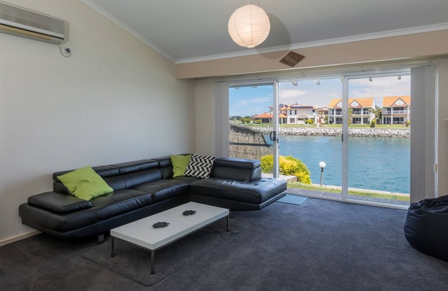 1/26 Northpoint Waterfront Unit