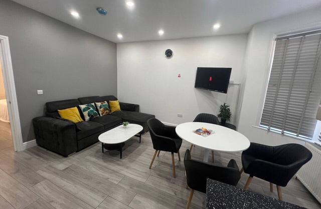 1 Bed Luxury Flat in Ilford close to station