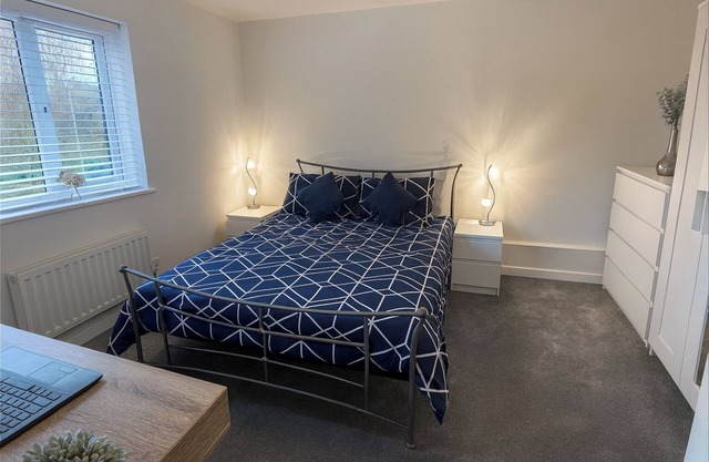 1 Bed-Sleeps 4-Garden-Free Parking
