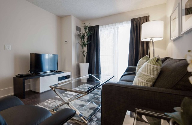 1 Bedroom/1 Bathroom Suite