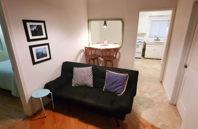 *1 Bedroom Bungalow* WIFI & Full Kitchen!