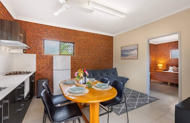 1 Bedroom Comfy Unit Sleep 3 close to mall and bus