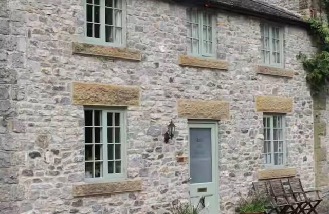 1 Bedroom -Sleeps 3-Dog friendly-Garden-Riverside