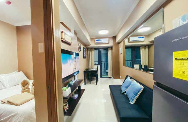 1 BR Fully Furnished Condo across MOA with Pool and Parking - Shore3 Unit 1144