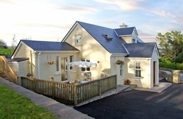 1 CLANCY COTTAGES, family friendly in Kilkieran, County Galway