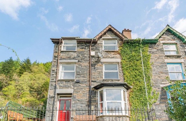 1 ISYGRAIG, pet friendly, with a garden in Machynlleth