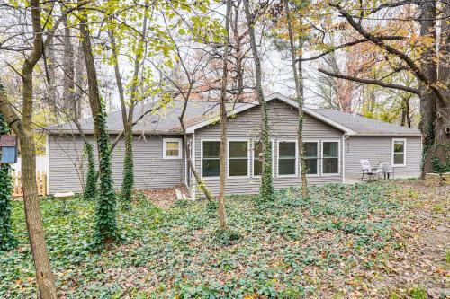 1 Mi to Dtwn Newburgh Quiet Home with Yard!