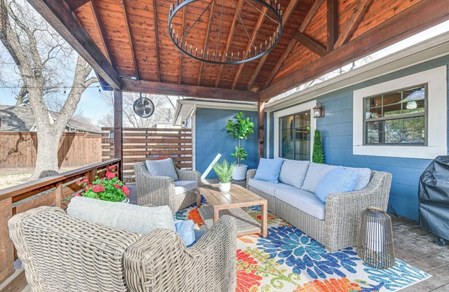 1 Mi to Historic Dtwn: McKinney Home w/Hot Tub!