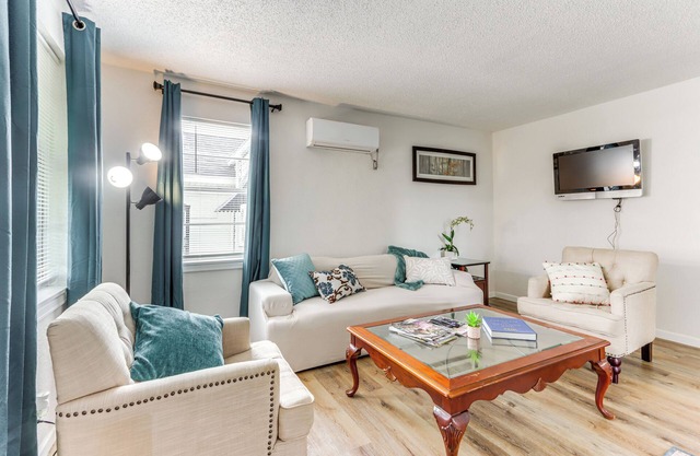1 Mi to Main St Joplin: Cozy Home w/Shared Yard!