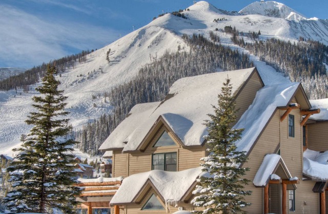 1 of a Kind Slopeside Saddle Ridge! Luxury 4BR+Bonus Rm, Hot Tub, Lone PeakViews