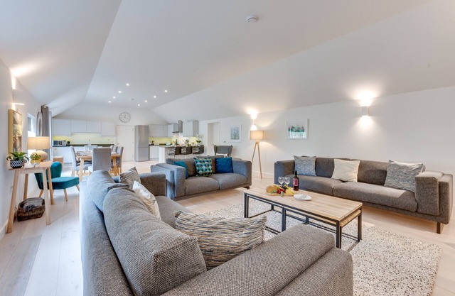 1 Wadd Cottages - Three Bedroom House, Sleeps 6