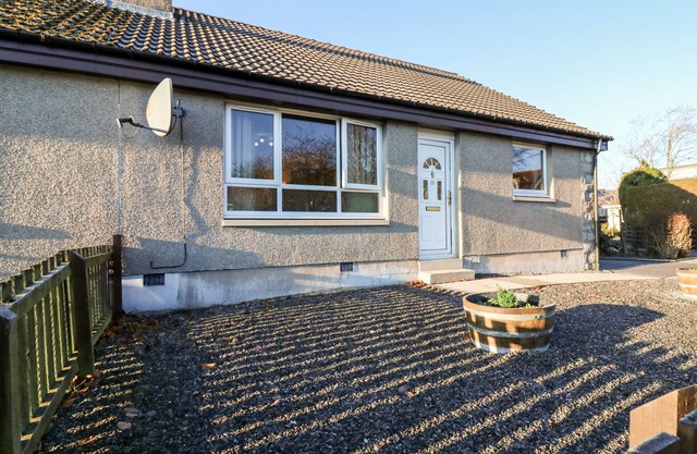 10 ANNESLEY PARK, family friendly, with a garden in Torphins
