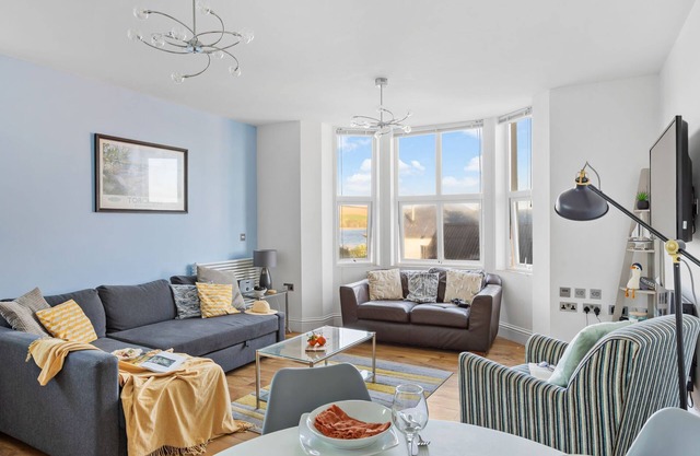 10 At The Beach, Torcross - an apartment that sleeps 6 guests in 2 bedrooms