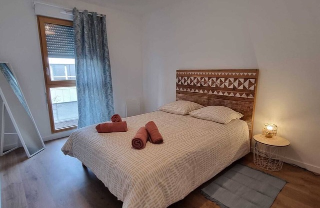 10" de la Défense et 30" de Paris, Appartement au Pied du Tramway !