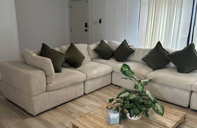 10 min from the stadium , 3 bedroom, 2 bath.