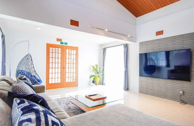 10 minutes walk to Odo Beach MIM - ITOMAN SEA Pension Odo / Itoman Okinawa