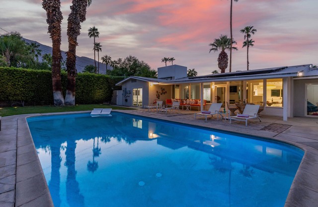 10 Palms - Ultimate Private Retreat!