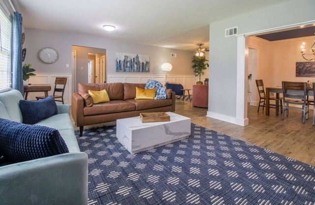 100" Projector, Marsh Views, Full Coffee Bar, Pool/Ping Pong Game Room