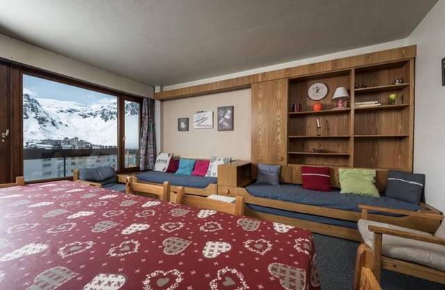 100m from resort center, 3rd floor, balcony, tv, ski locker, 53m², Tignes