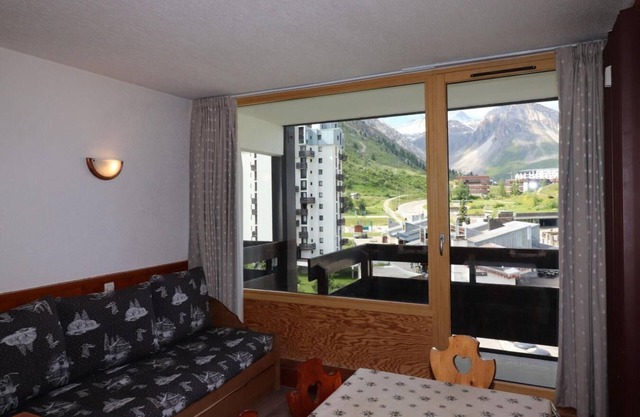 100m from resort center, 5th floor, balcony, tv, ski locker, 21m², Tignes