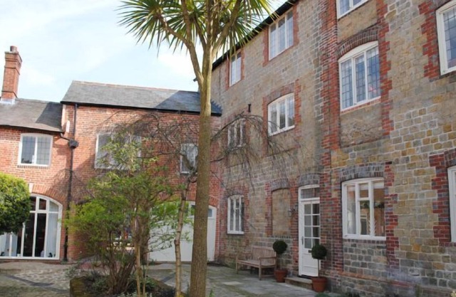 11 Angel Yard - a flat that sleeps 4 guests in 2 bedrooms